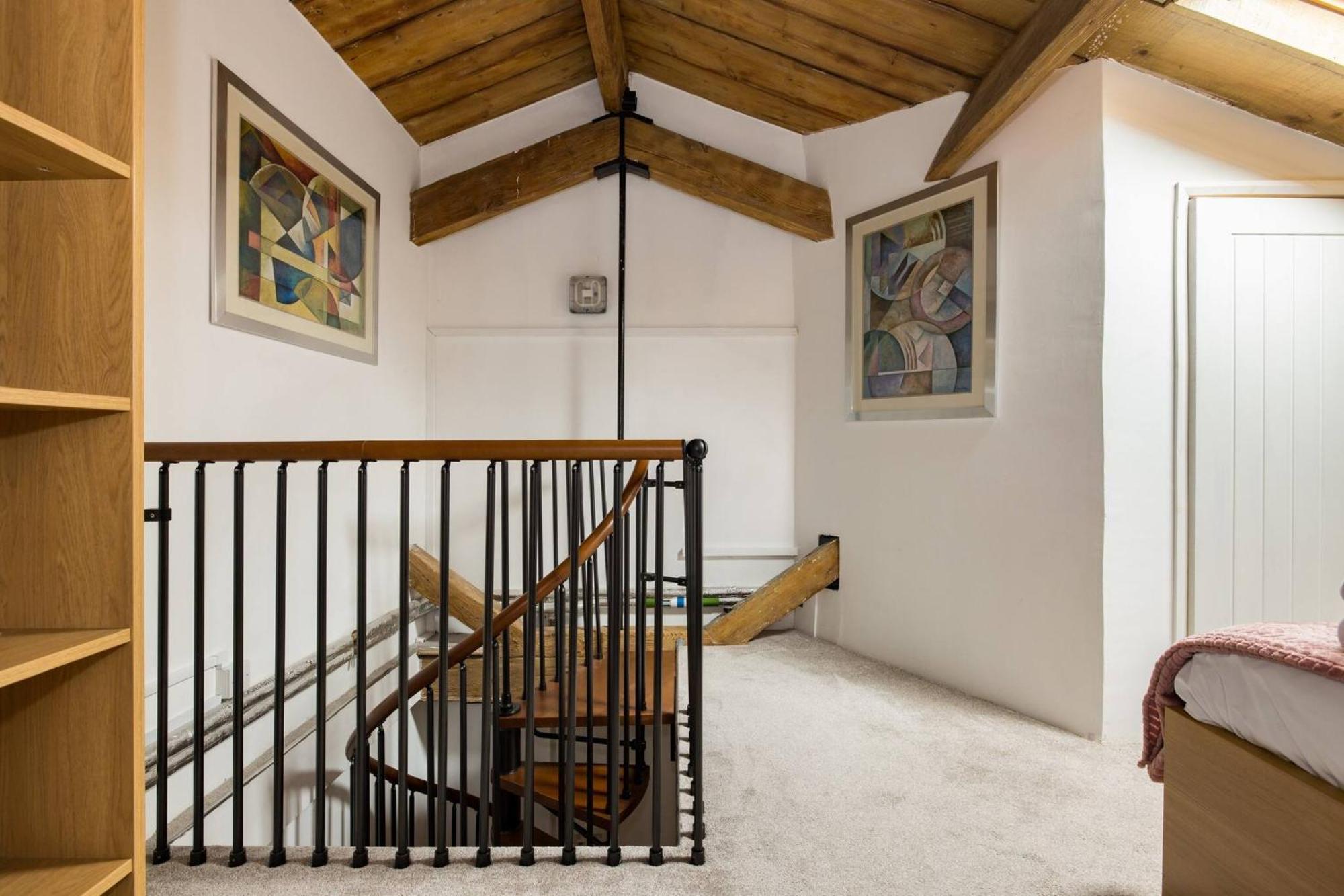 Wild Roses Serviced Apartments - Excel Warehouse 2 Лондон Экстерьер фото