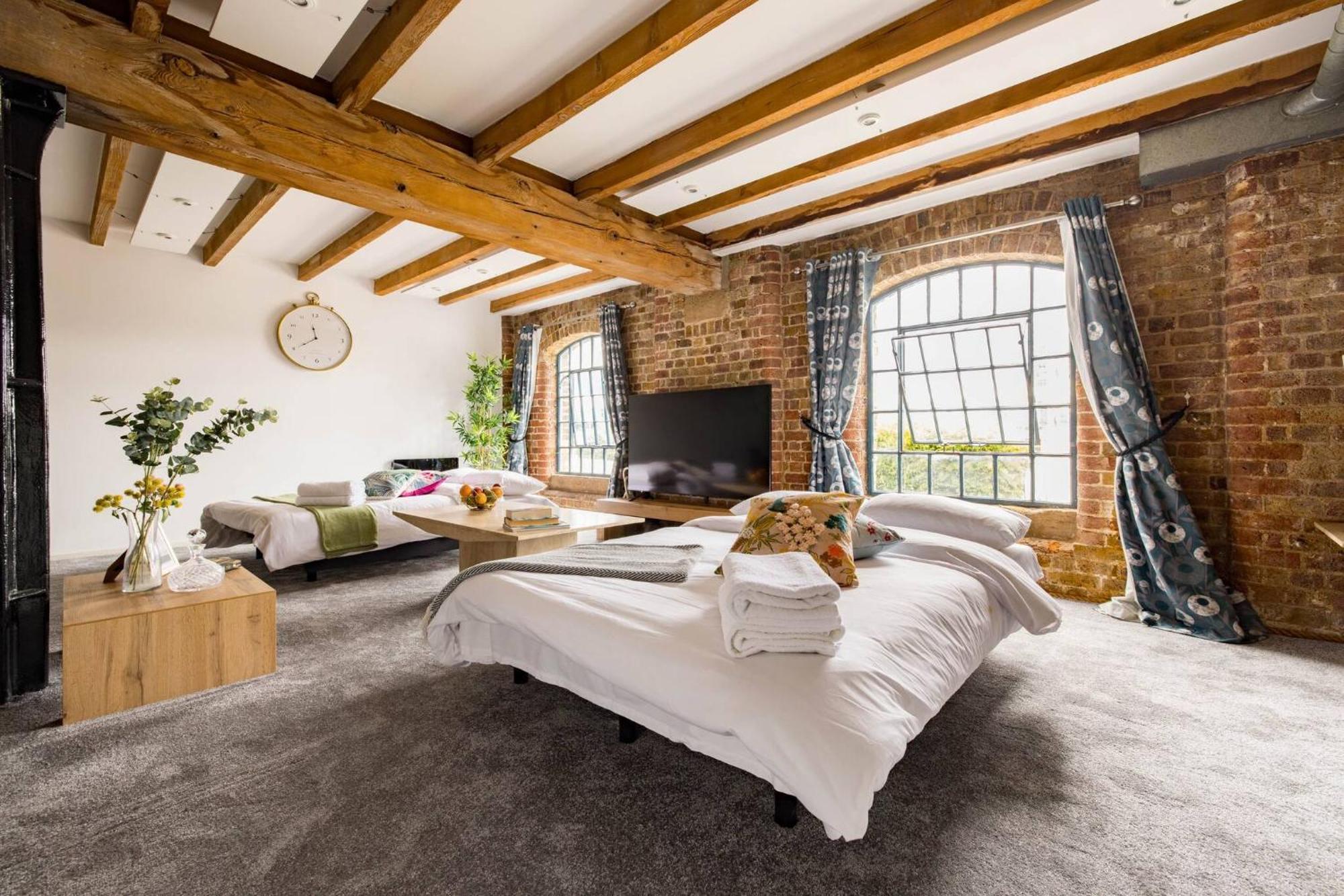 Wild Roses Serviced Apartments - Excel Warehouse 2 Лондон Экстерьер фото