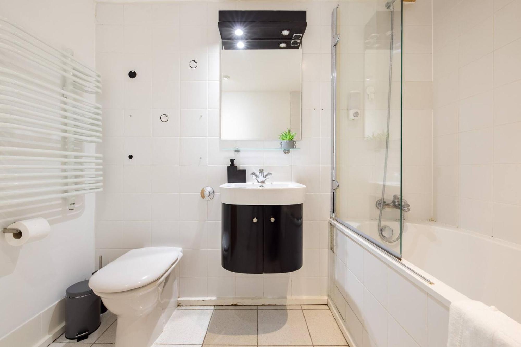 Wild Roses Serviced Apartments - Excel Warehouse 2 Лондон Экстерьер фото