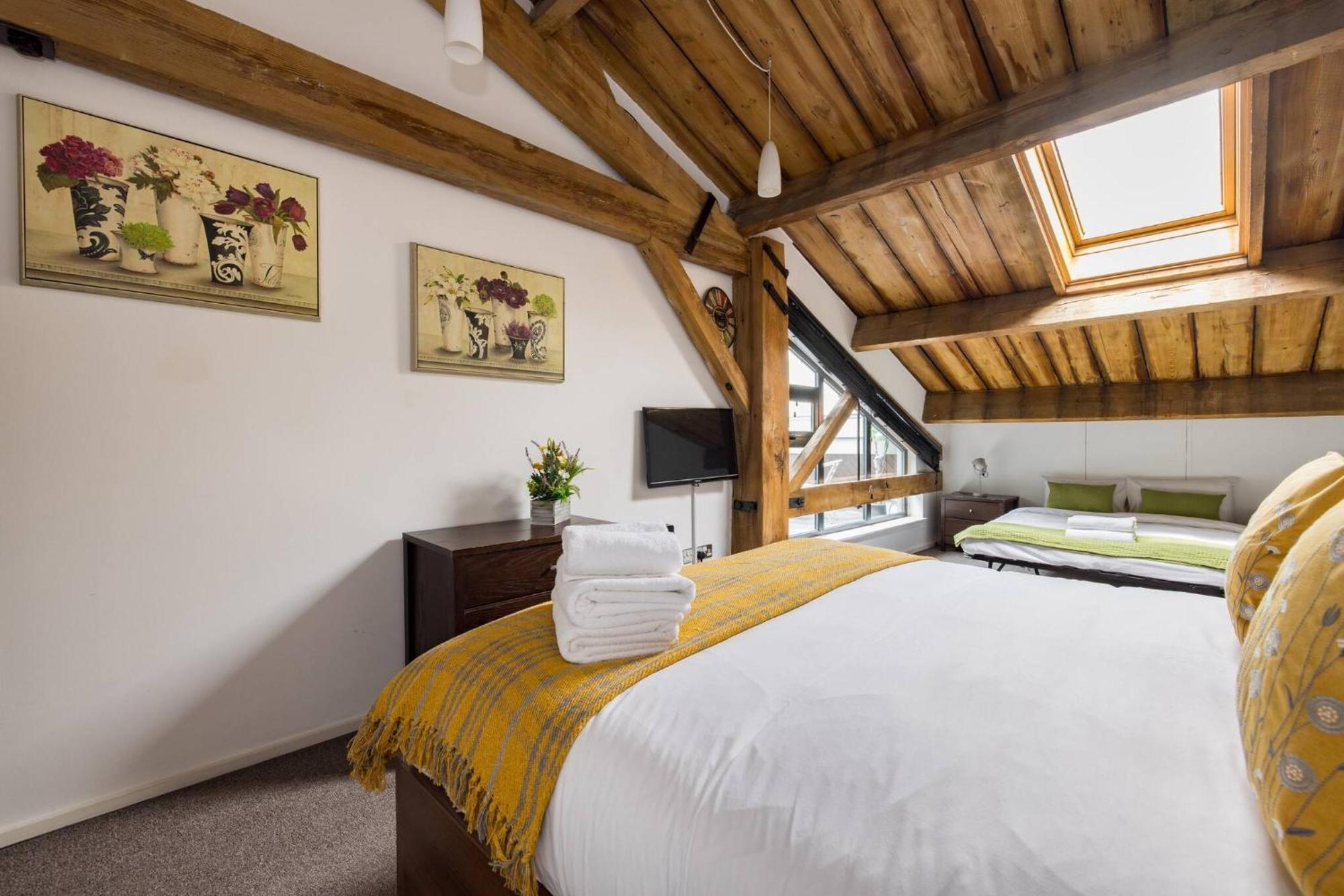 Wild Roses Serviced Apartments - Excel Warehouse 2 Лондон Экстерьер фото
